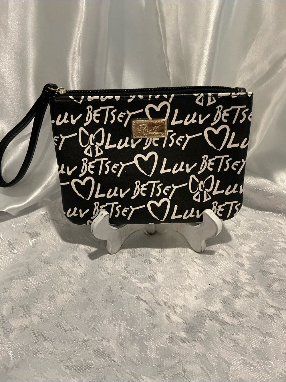 Betsey Johnson Black and White 'Luv Betsey' Wristlet Pouch